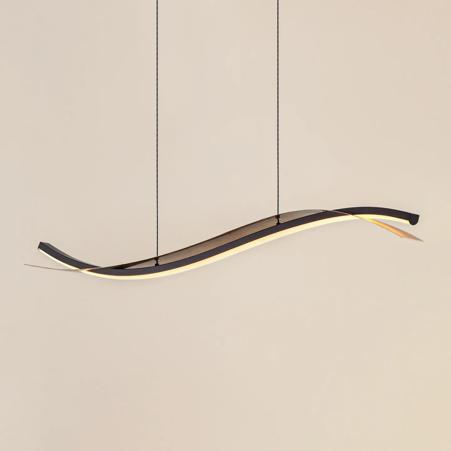 Alevia LED-hængelampe, sort/guld, CCT - Lucande - Spisestue - Design - Metal