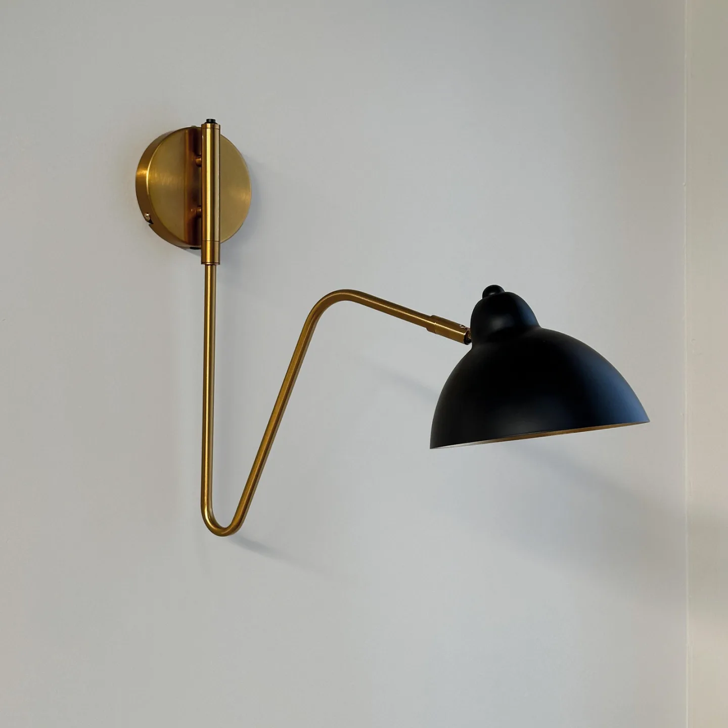 Futura Wandleuchte Black/Brass - DybergLarsen Dyberg Larsen - Wohnzimmer - Design - Metall - Einflammig
