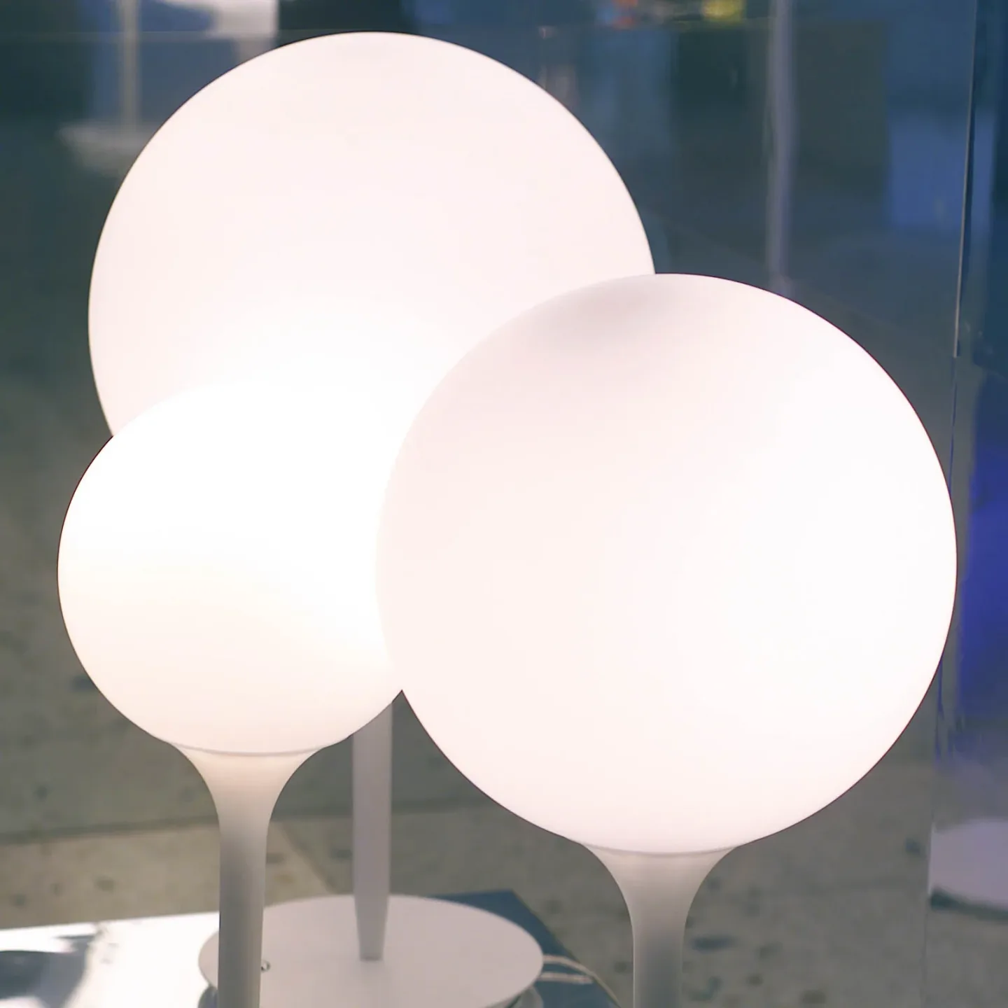 Castore 25 Tischleuchte White - Artemide - Wohnzimmer - Design - Kunststoff - Kugel