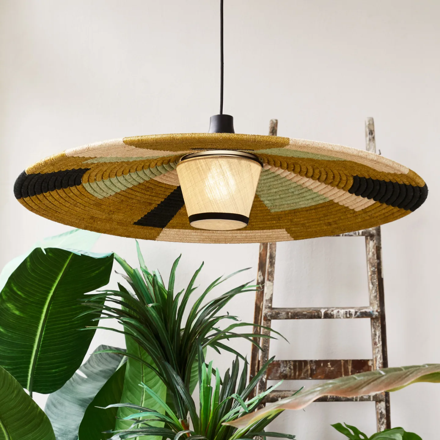 Parrot Pendel L Green - Forestier Parrot L - Stue - Design - Med en lyskilde