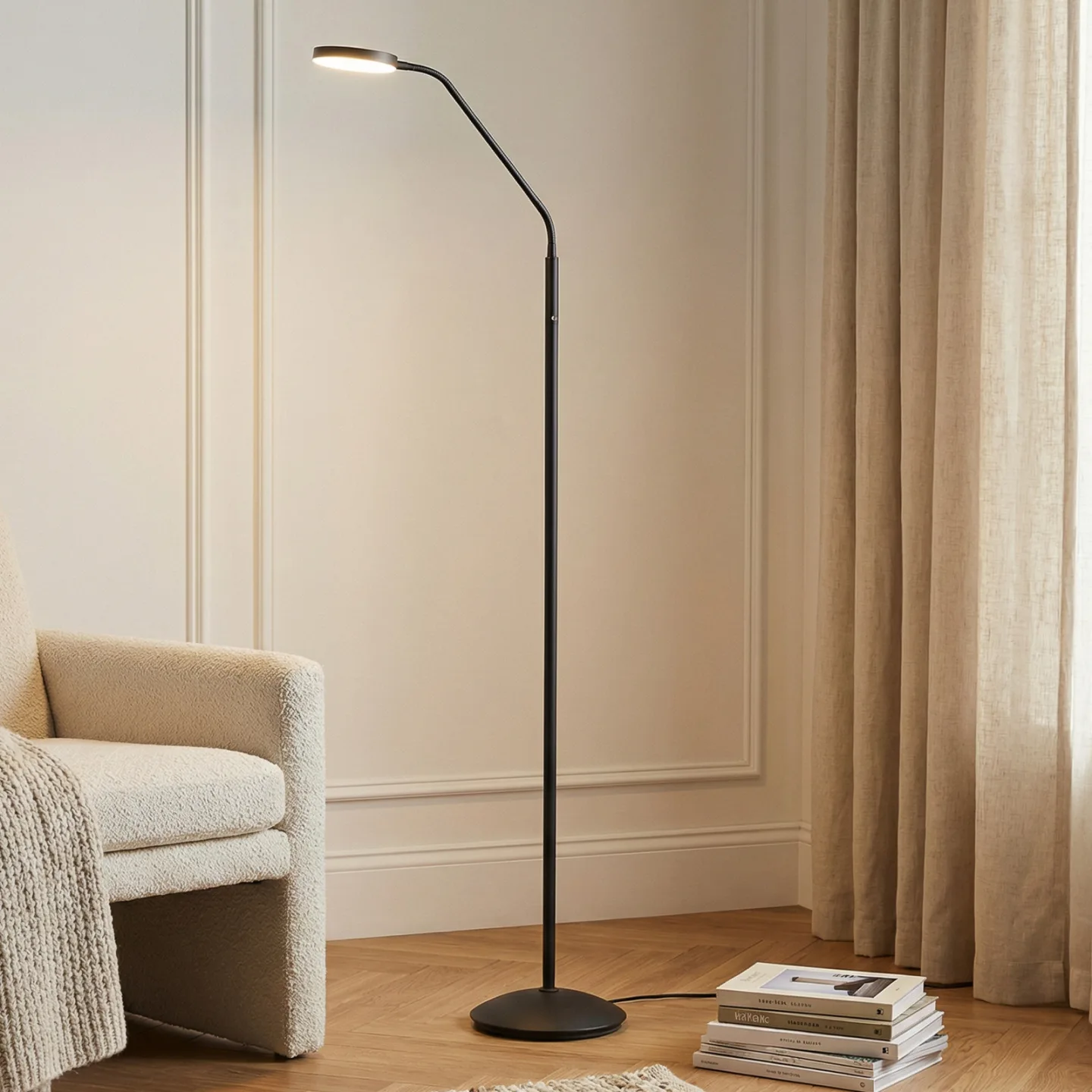 Elvyn LED-gulvlampe, sort, justerbar - Lindby - Stue - Moderne - Metal - Med én lyskilde