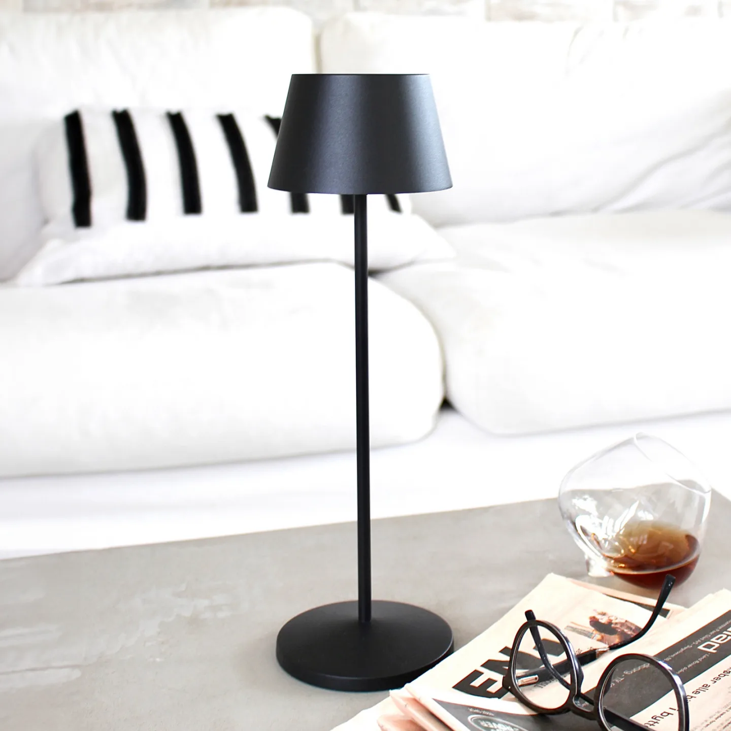 Modi Portable Bordslampa Black - Loom Design - Vardagsrum - Modern - Metall - Med lampskärm