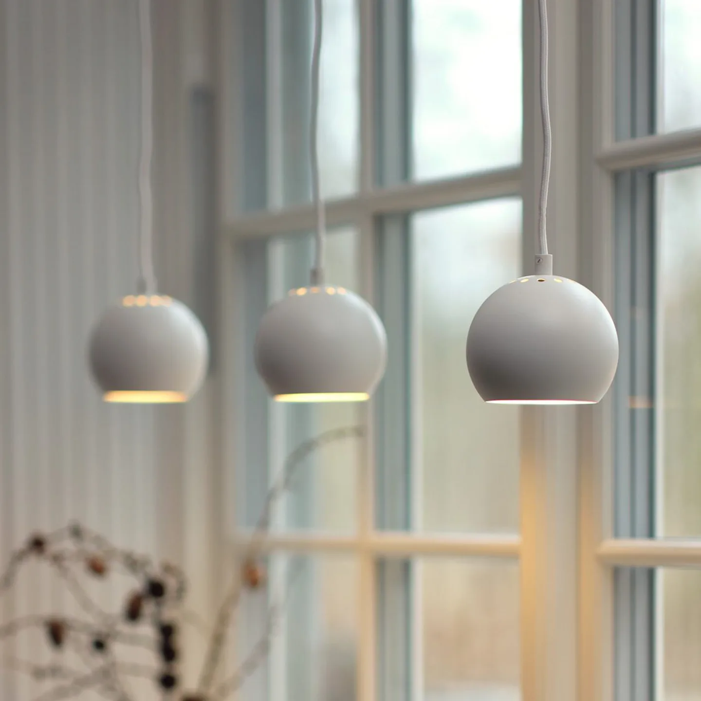 Ball Pendelleuchte Ø12 Matt White - Frandsen - Wohnzimmer - Design - Metall - Einflammig
