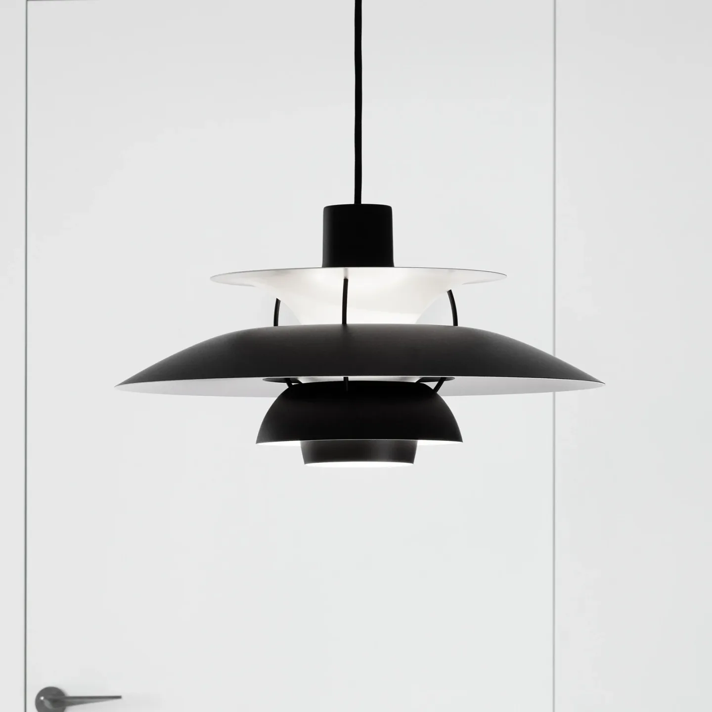 Louis Poulsen PH 5 Pendelleuchte monochrom Schwarz