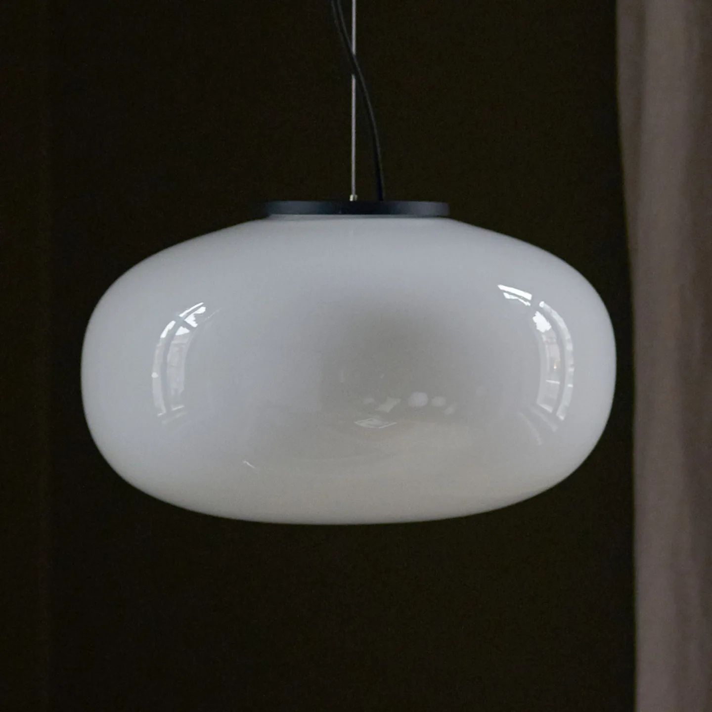 Karl-Johan Pendelleuchte Ø230 Opal Glass - New Works Karl-Johan Small - Wohnzimmer - Design - Einflammig