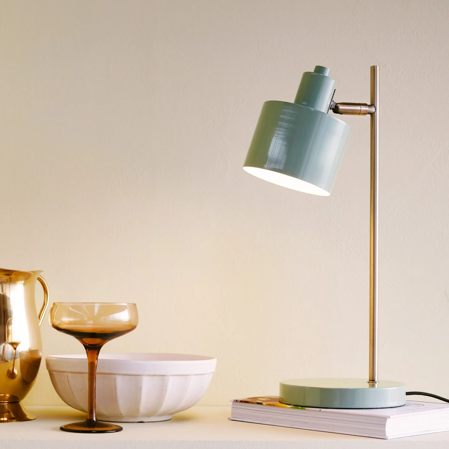 Ocean Tischleuchte Olive/Brass - Dyberg Larsen - Wohnzimmer - Design - Metall - Mit Schirm
