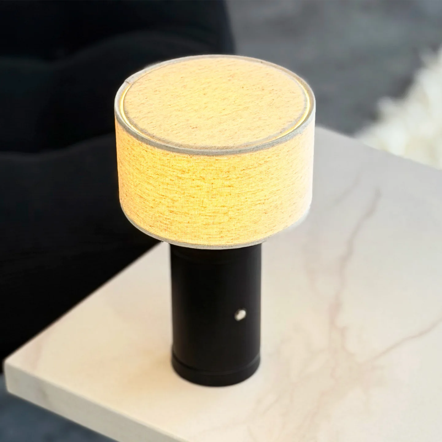 Mellow LED-Akkutischleuchte, schwarz, 23 cm - Dyberg Larsen - Wohnzimmer - Skandinavisch - Holz - Rund