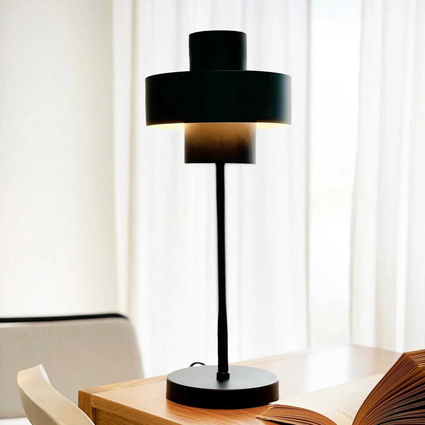 Stoke Bordlampe Mat Sort - Dyberg Larsen - Stue - Design - Metal - Med skærm