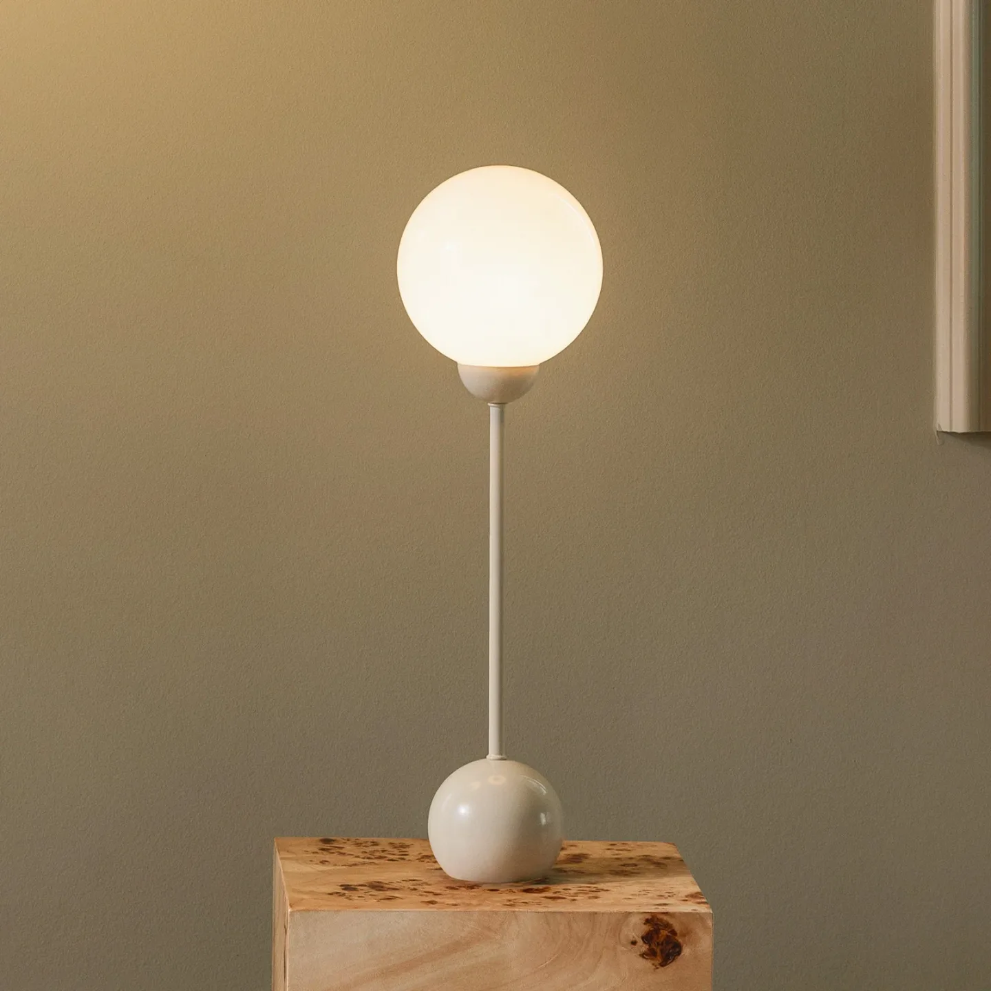 Ripley Tischlampe beige Höhe 52 cm - Globen Lighting - Wohnzimmer - Skandinavisch - Metall - Mit Schirm