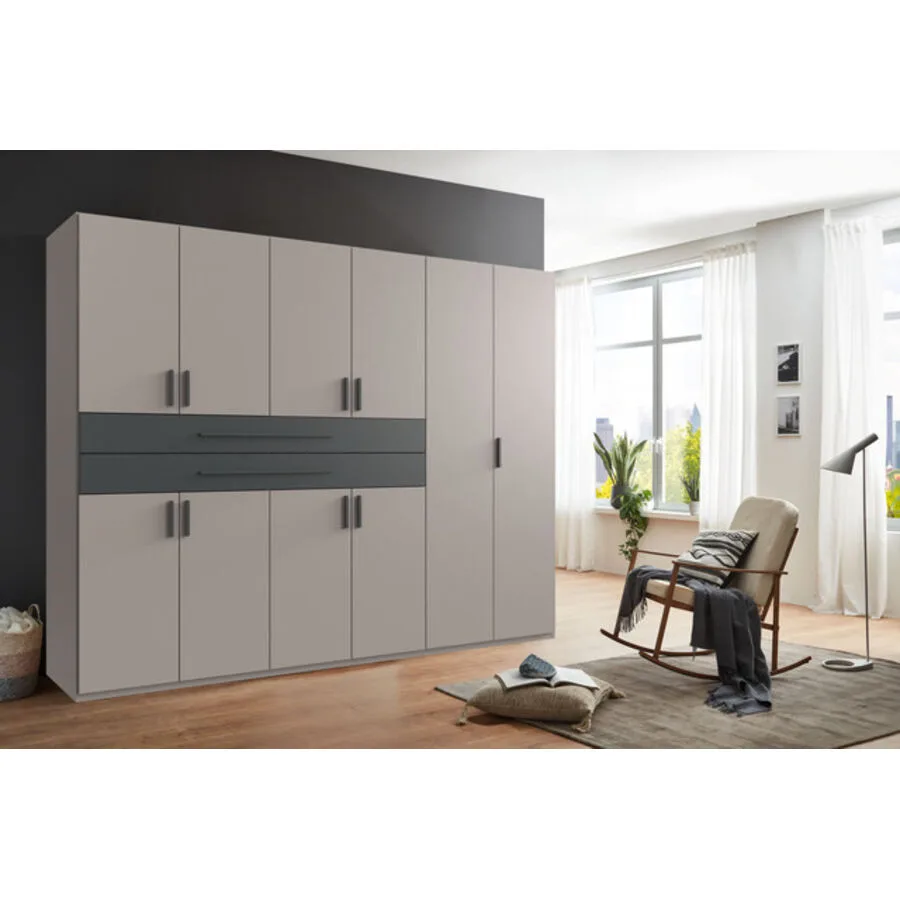 Kleiderschrank Stride Saharagrau, Rahmen + Abs. Grafit - Griffe Grafit Mischholz B 270 cm