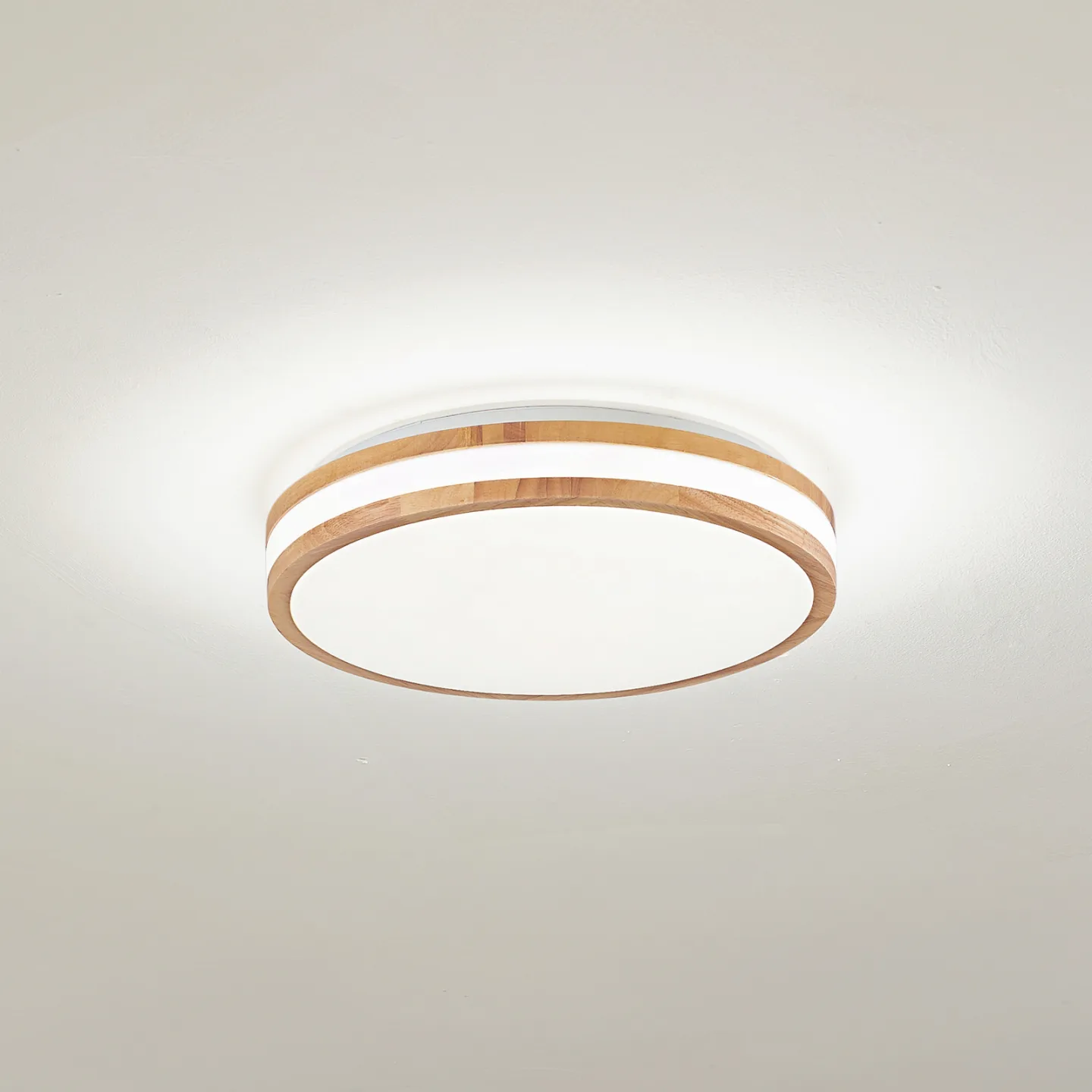 Lindby LED-loftlampe Emiva, Ø 39,5 cm, CCT, træ - Stue - Moderne - Med én lyskilde