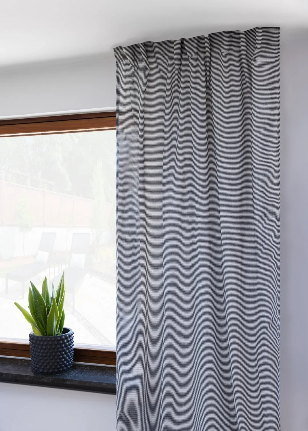 Gardin - Thea (svart/hvit) (Størrelse: 145 x 300 cm)