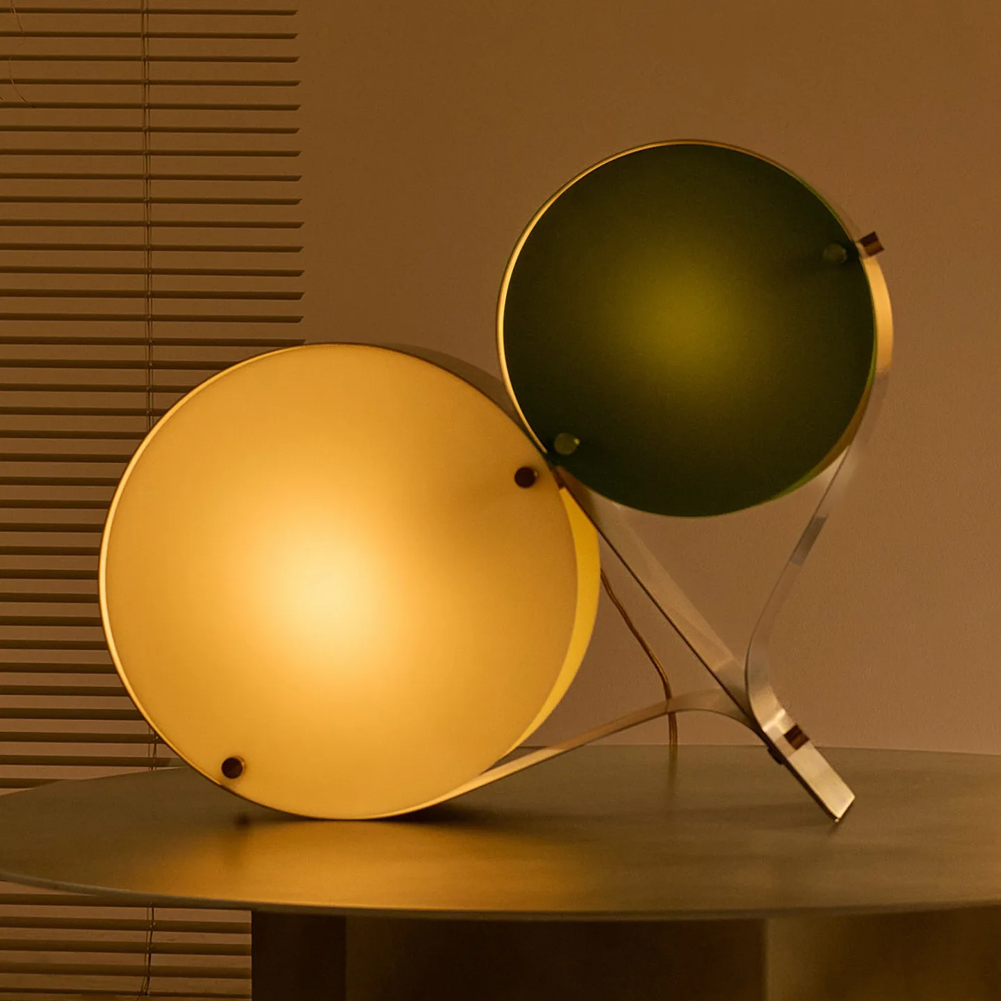 Coppia Tischleuchte Bronze Stahl/Ivory/Olive - GUBI - Wohnzimmer - Modern - Kunststoff - Mehrflammig