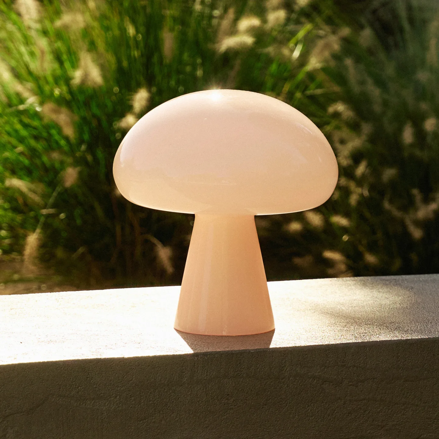 Obello bærbar bordlampe – Gubi - Terrasse - Design - Glass - Med en lyskilde