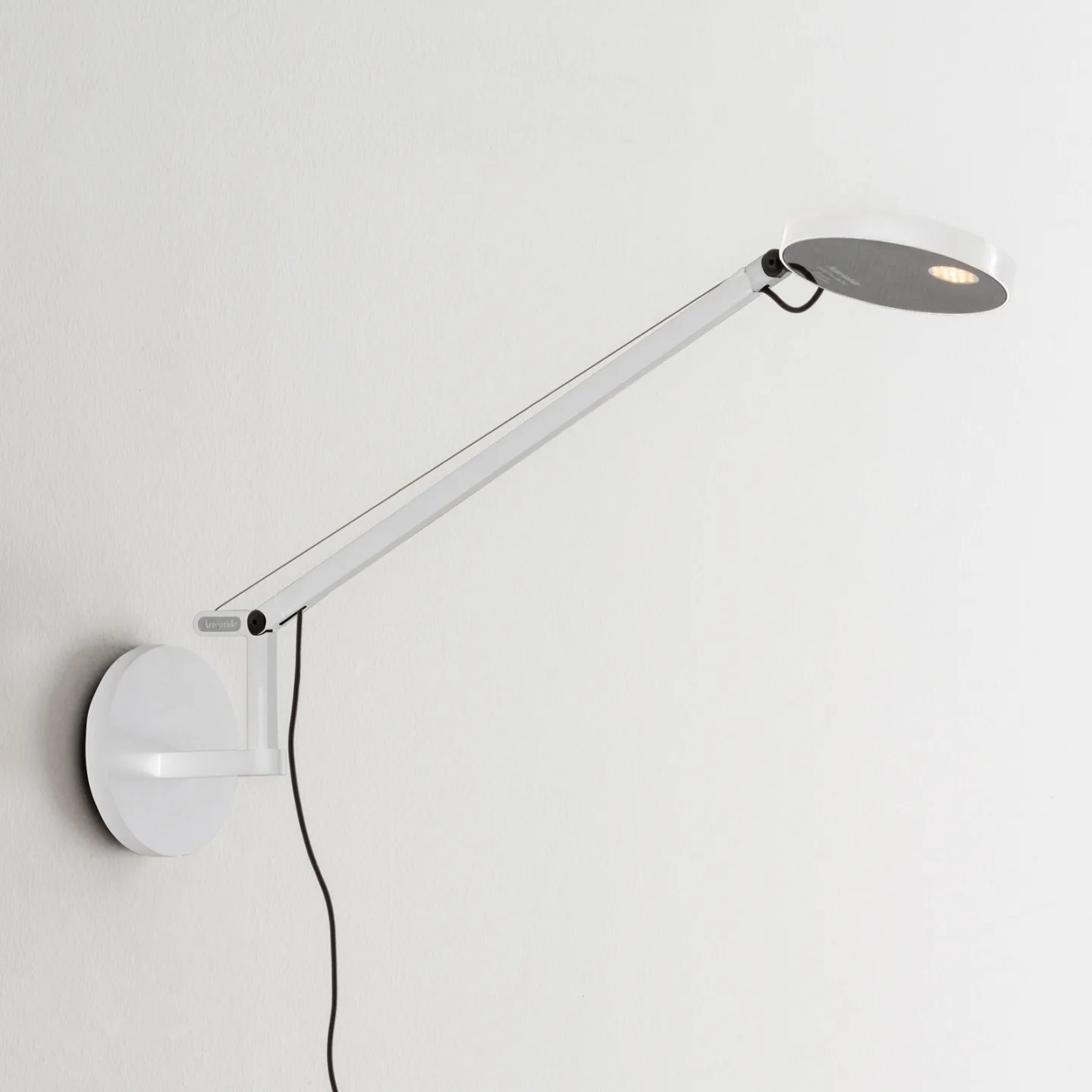 Demetra Micro LED-Wandleuchte, 3.000 K, weiß - Artemide - Arbeitszimmer / Büro - Design - Metall - Einflammig