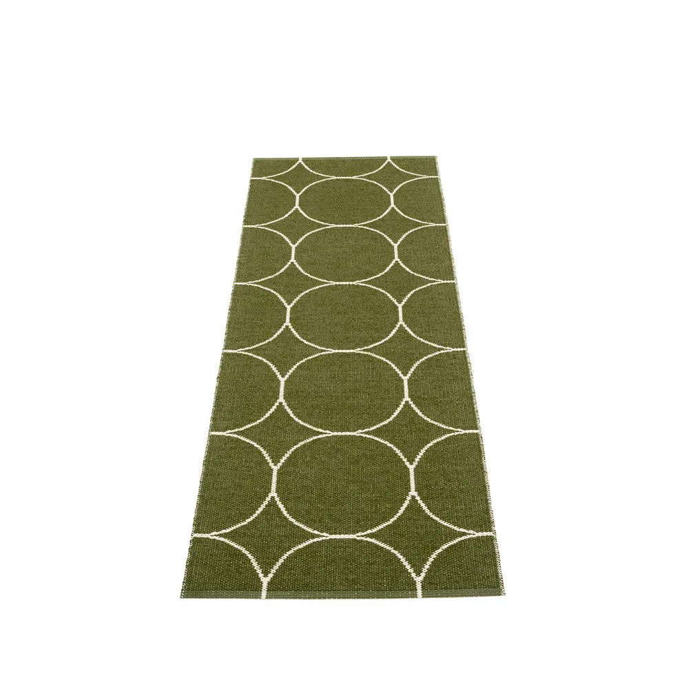 Pappelina Boo gångmatta dark olive/vanilla, 70x200 cm