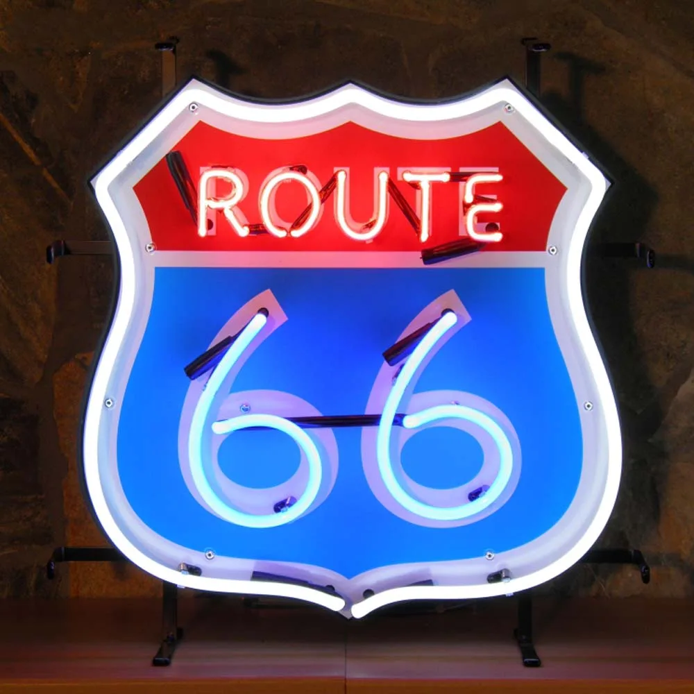 Neonskylt Route 66 med bakgrund