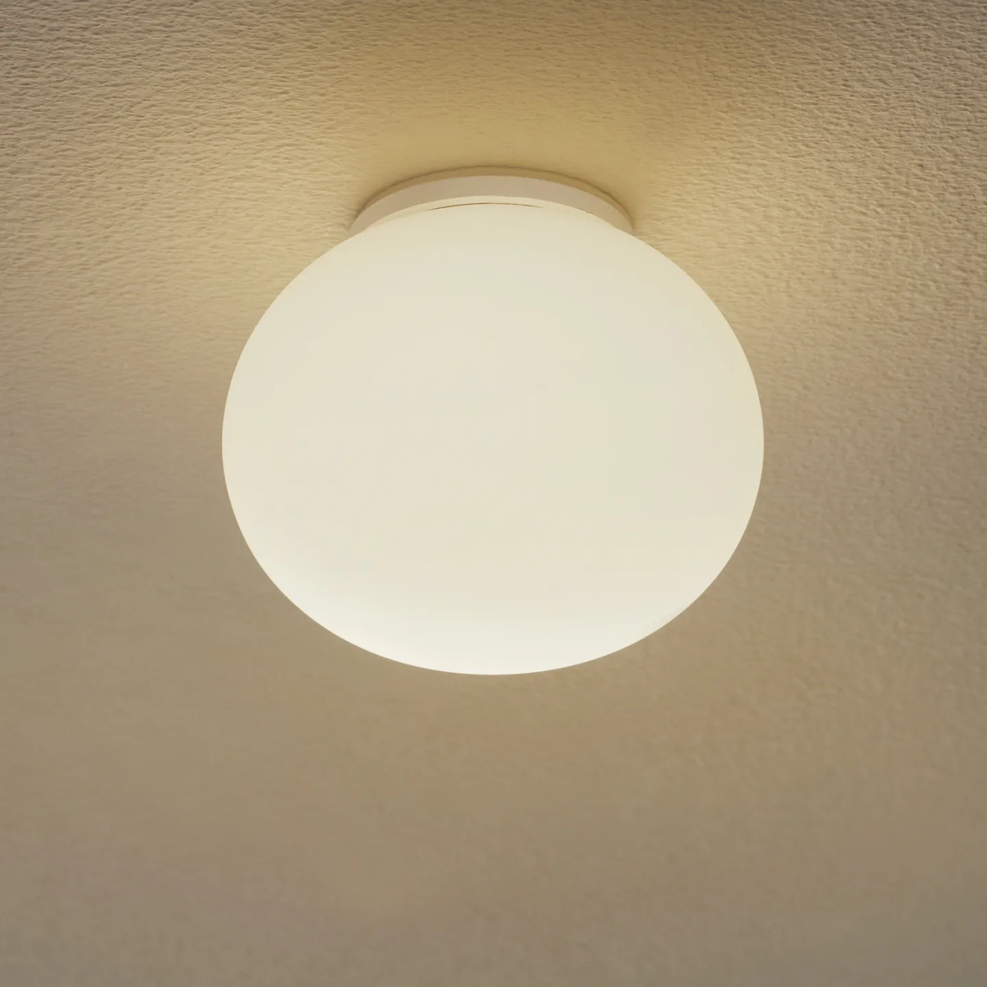 Glo-Ball Mini C/W Vegglampe/Taklampe White - Flos - Stue - Design - Glass - Kule
