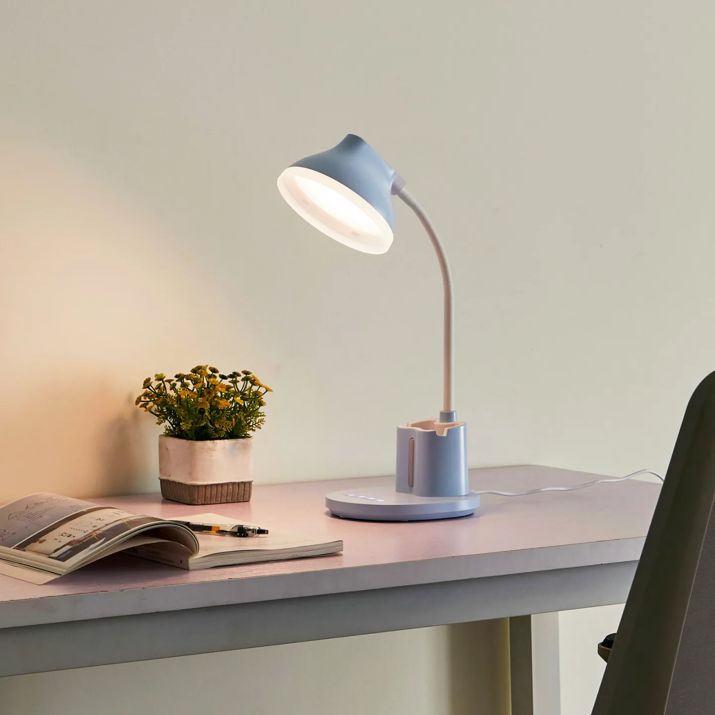 Zephyra LED Bordlampe CCT Blue - Lindby - Kontor / arbejdsværelse - Moderne - Plastik - Med én lyskilde