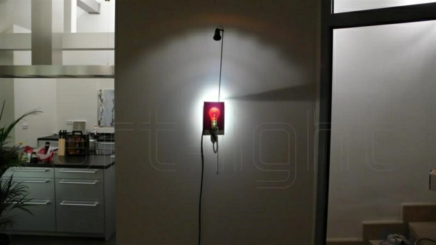Holonzki LED-vägglampa i svart metall – Ingo Maurer - Vardagsrum - Glas