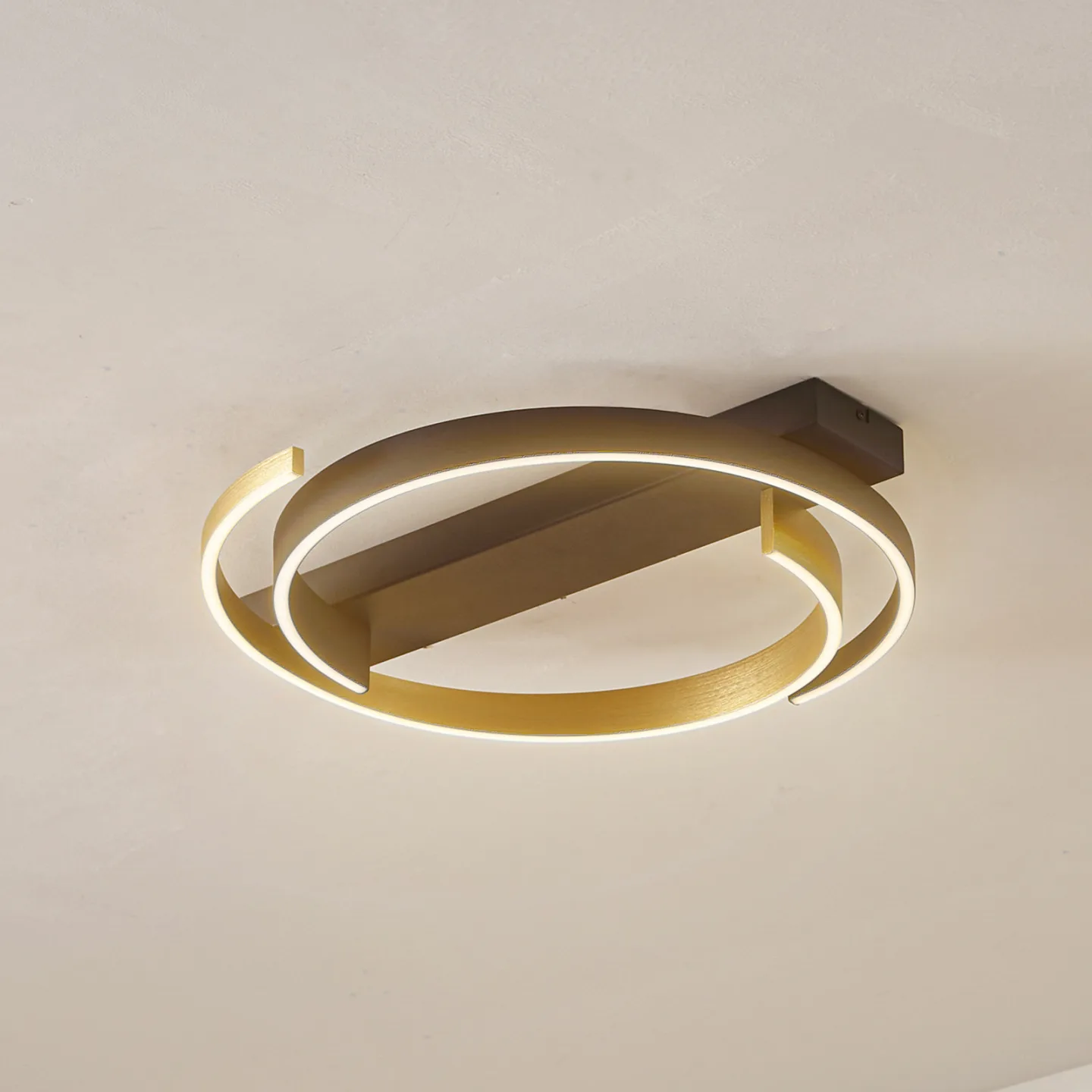 Natsuma LED Deckenleuchte Schwarz/Gold - Lucande - Wohnzimmer - Modern - Kunststoff - Einflammig
