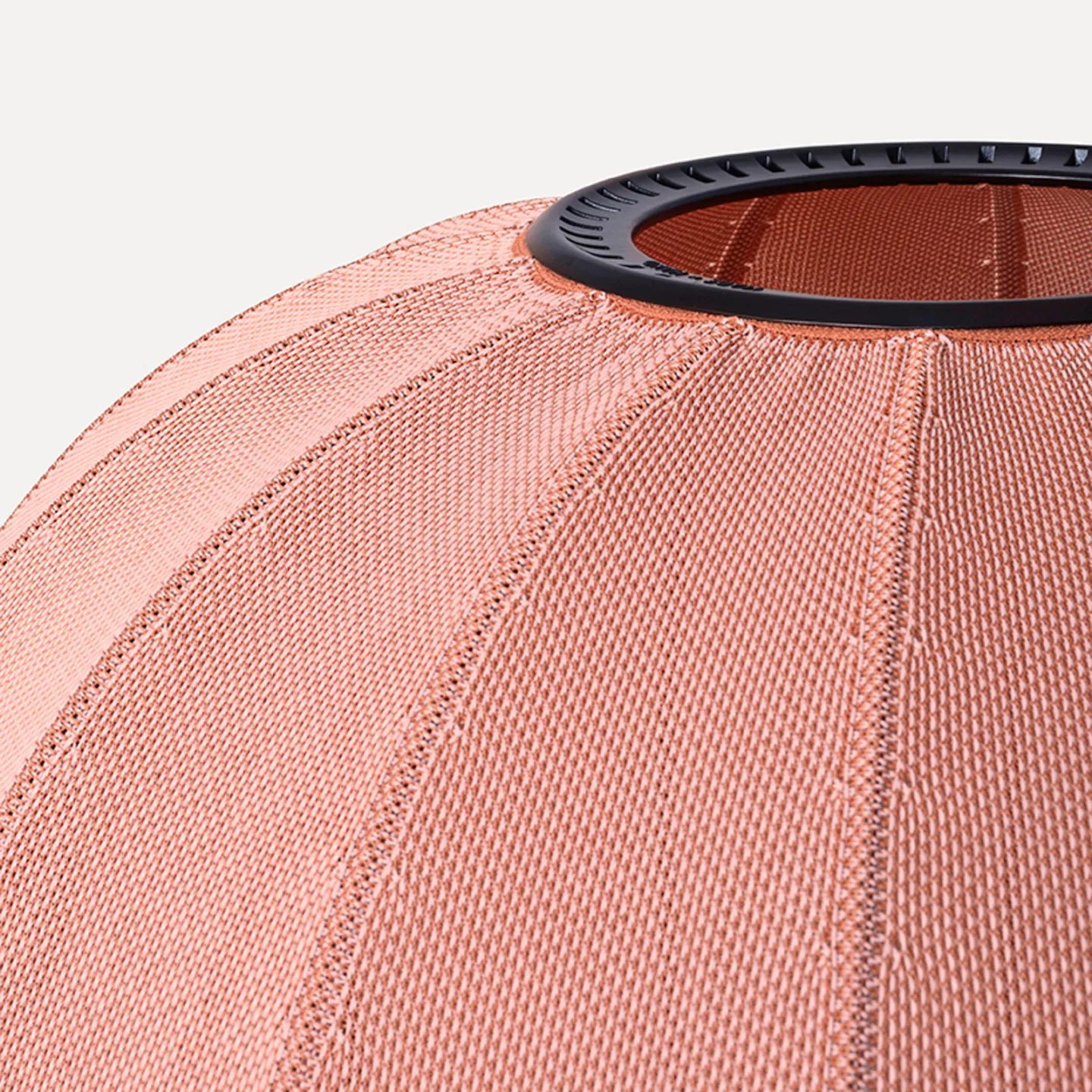 Knit-Wit 75 Round Pendelleuchte Coral - Made By Hand - Esszimmer - Aluminium