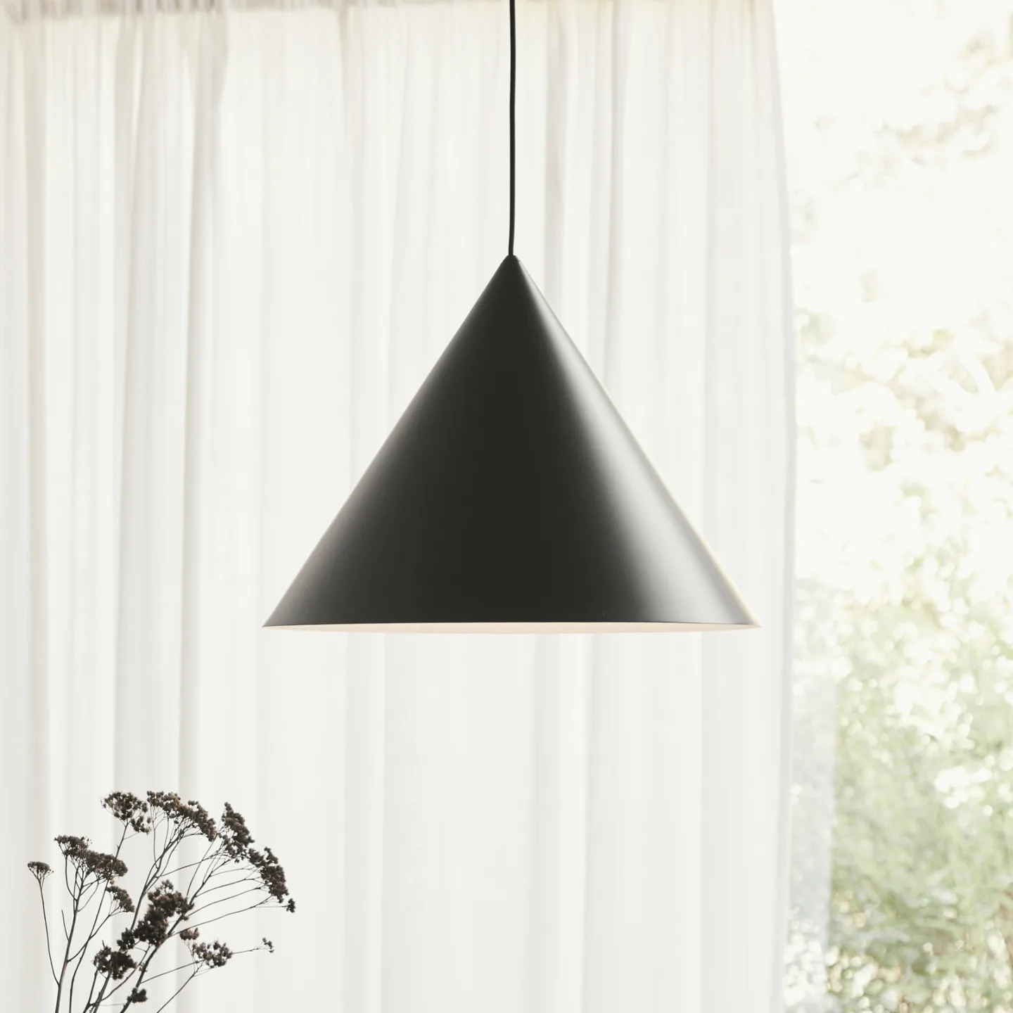 Benjamin Taklampa Ø46 Matt Black - Frandsen - Vardagsrum - Design - Metall - Med en ljuskälla