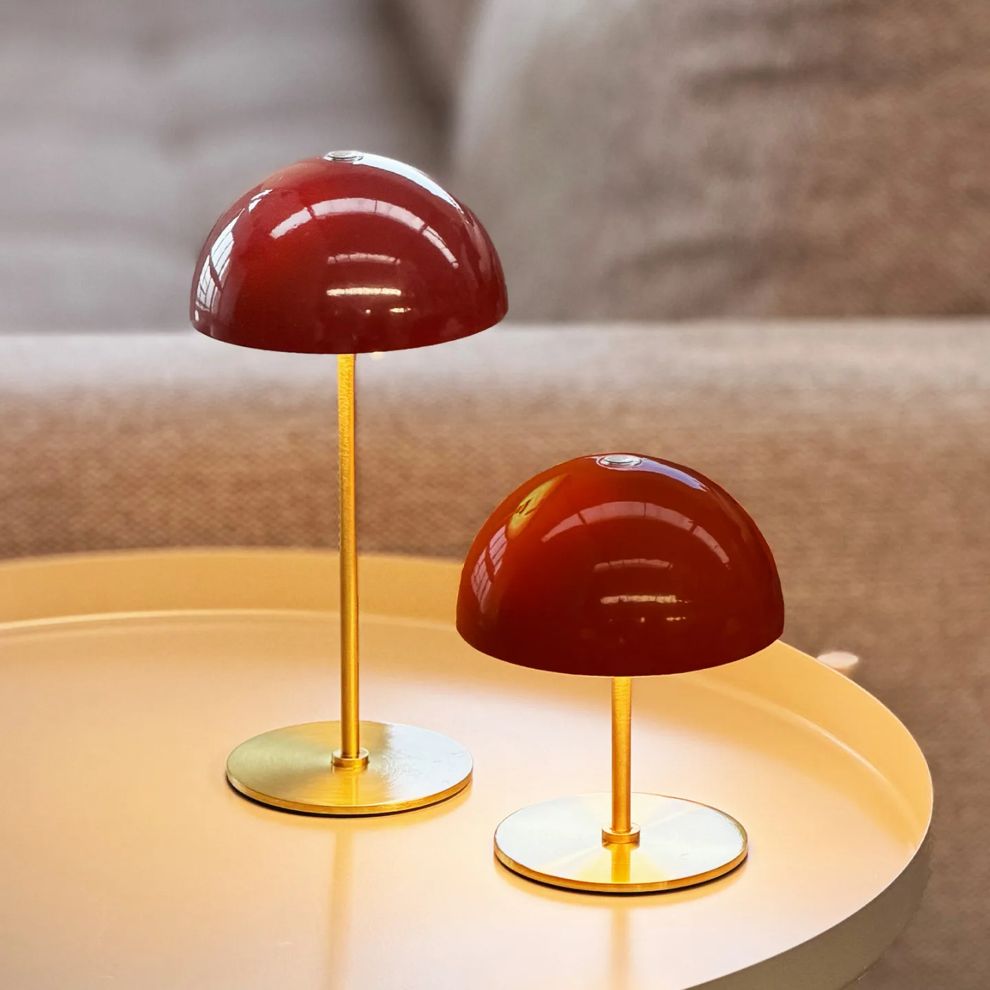Along LED-Akkutischlampe, rot, 2er-Set - Dyberg Larsen - Wohnzimmer - Skandinavisch - Metall - Mit Schirm