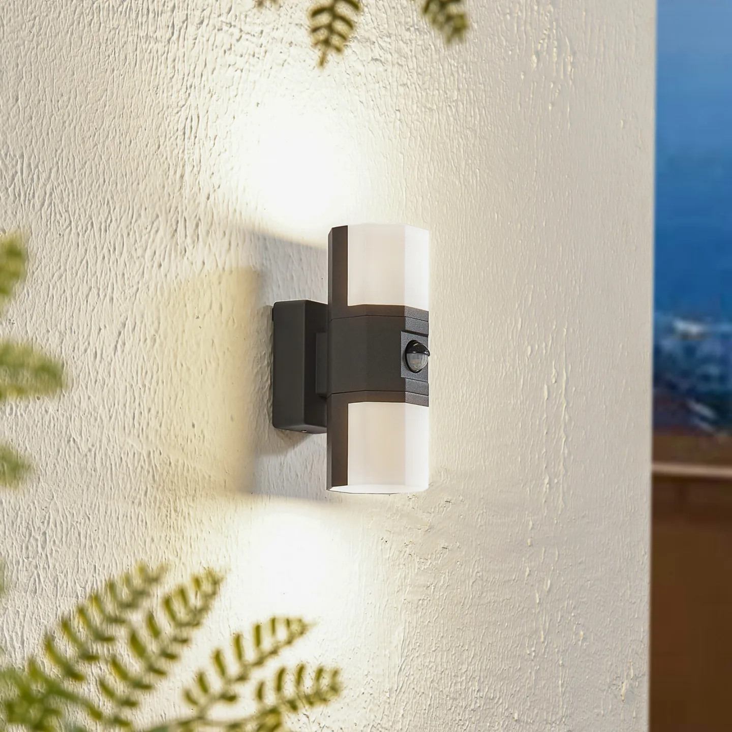 Alaric utendørs LED-vegglampe, aluminium, antrasitt, sensor - Lindby - Moderne - Med flere lyskilder