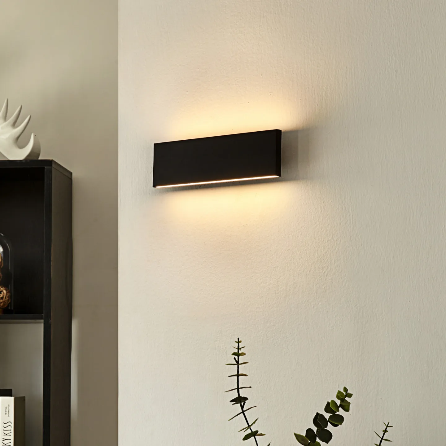 Ignazia Vegglampe Black - Lindby - Stue - Moderne - Metall - Kantet