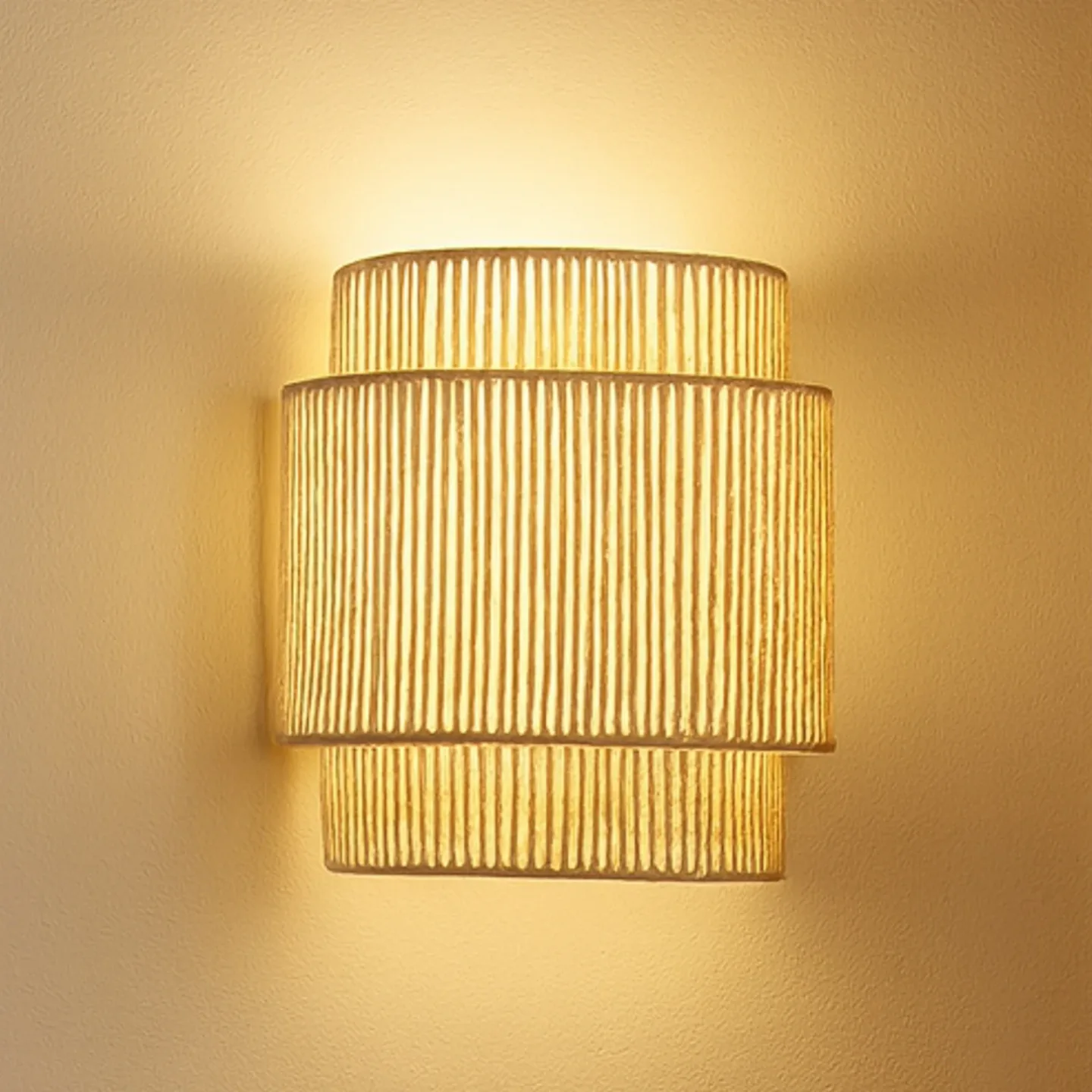 Anuva Wandleuchte, naturfarben, Höhe 25 cm, Papier - Lindby - Wohnzimmer - Landhaus / Rustikal - Papier / Karton - Einflammig