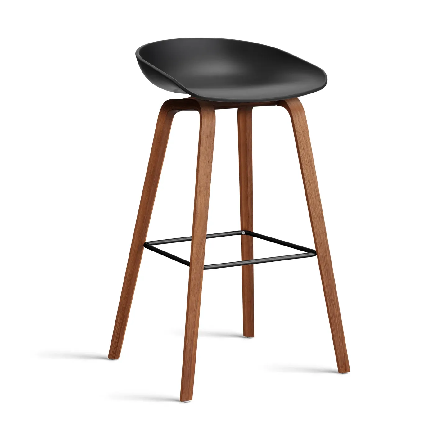 HAY About a Stool 32 High Barhocker Walnussgestell 2.0 Schwarz-schwarz Stahlstütze