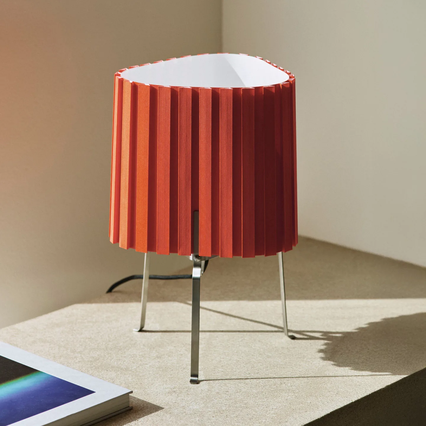 Canelé Tischlampe, rot, Höhe 37 cm, E14, Textil - HAY - Wohnzimmer - Design - Stoff / Textil - Mit Schirm