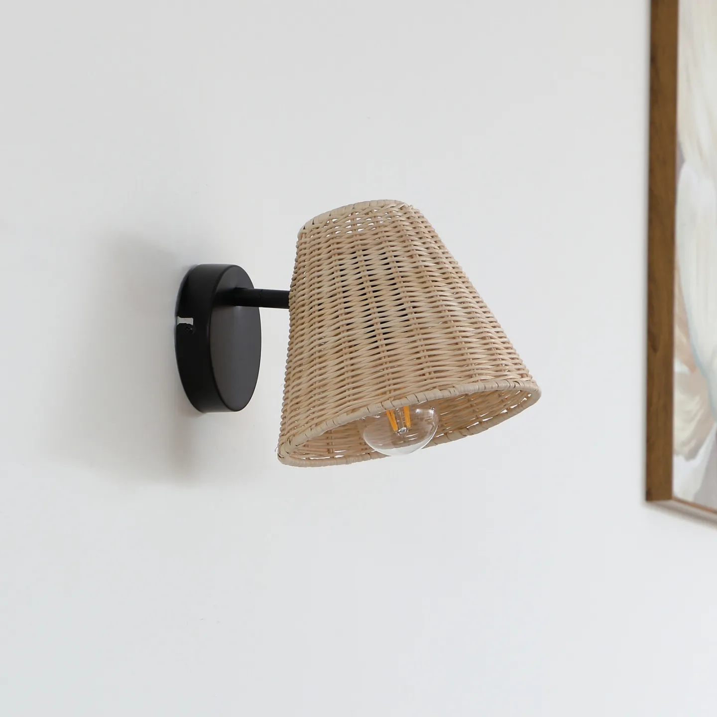 Zyralia Vägglampa Wood/Black - Lindby - Vardagsrum - Lantlig / rustik - Trä - Med en ljuskälla