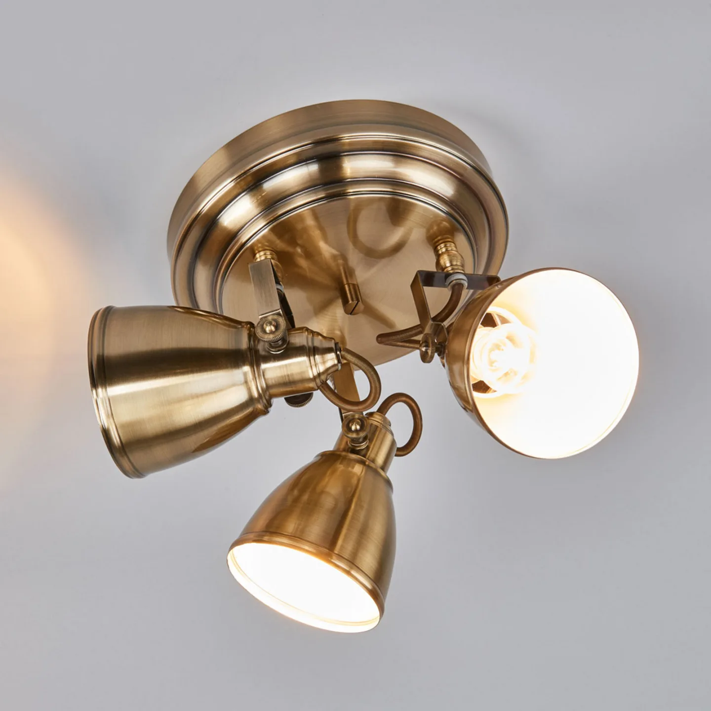 Fjällbacka 3 Taklampe Antique Brass - Markslöjd - Stue - Antikk - Metall - Med flere lyskilder