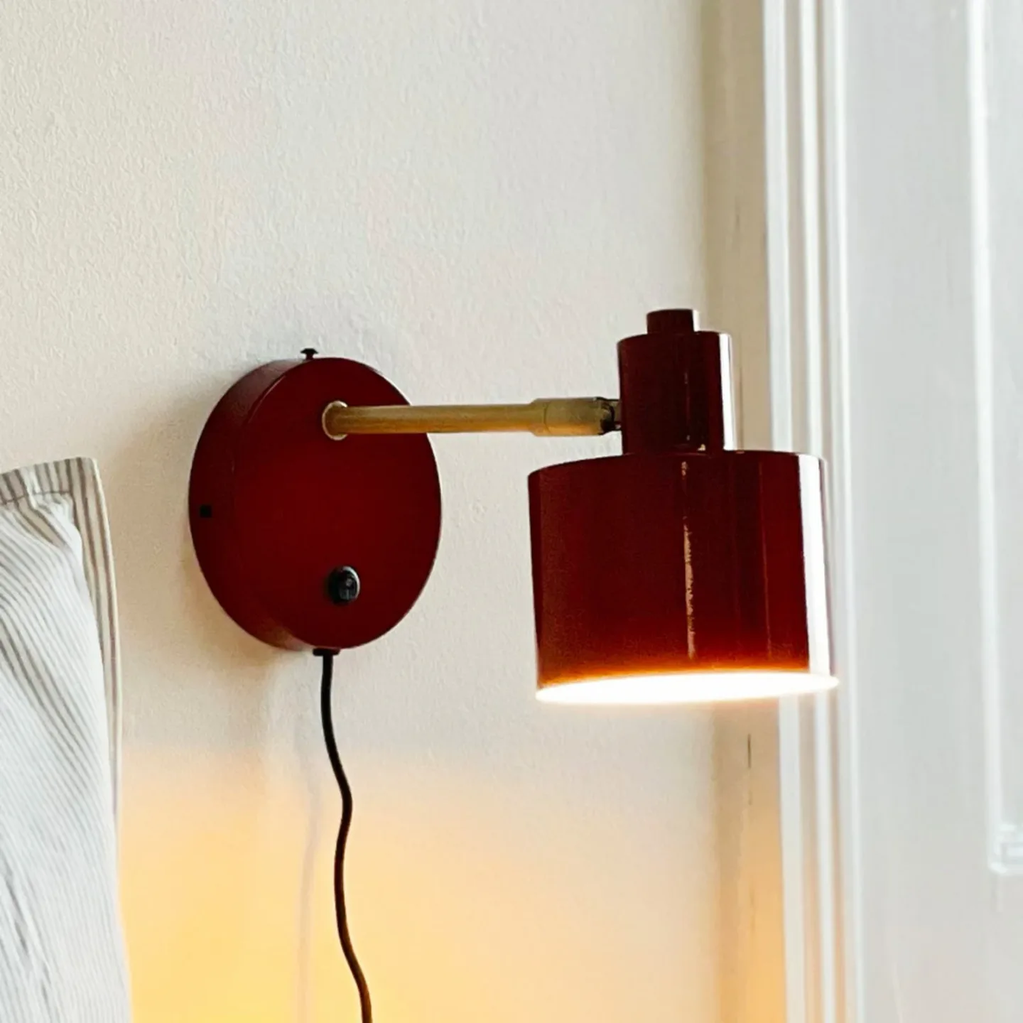 Ocean Wandleuchte Dunkel Rot/Messing - DybergLarsen Dyberg Larsen - Wohnzimmer - Design - Metall - Einflammig