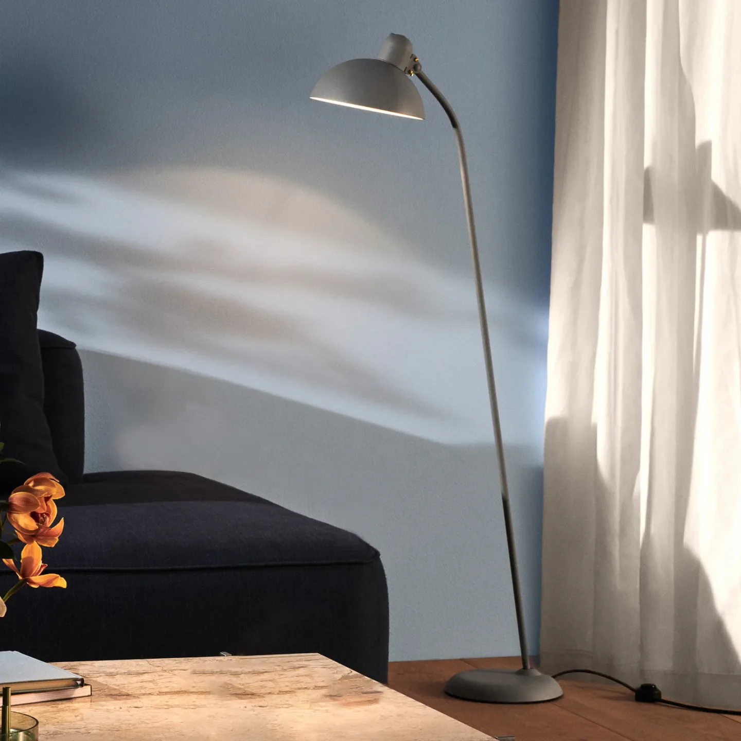 KAISER idell™ 6556-F Stehleuchte Matt Easy Grau - Fritz Hansen Kaiser Idell 6556-F - Wohnzimmer - Design - Metall - Mit Schirm