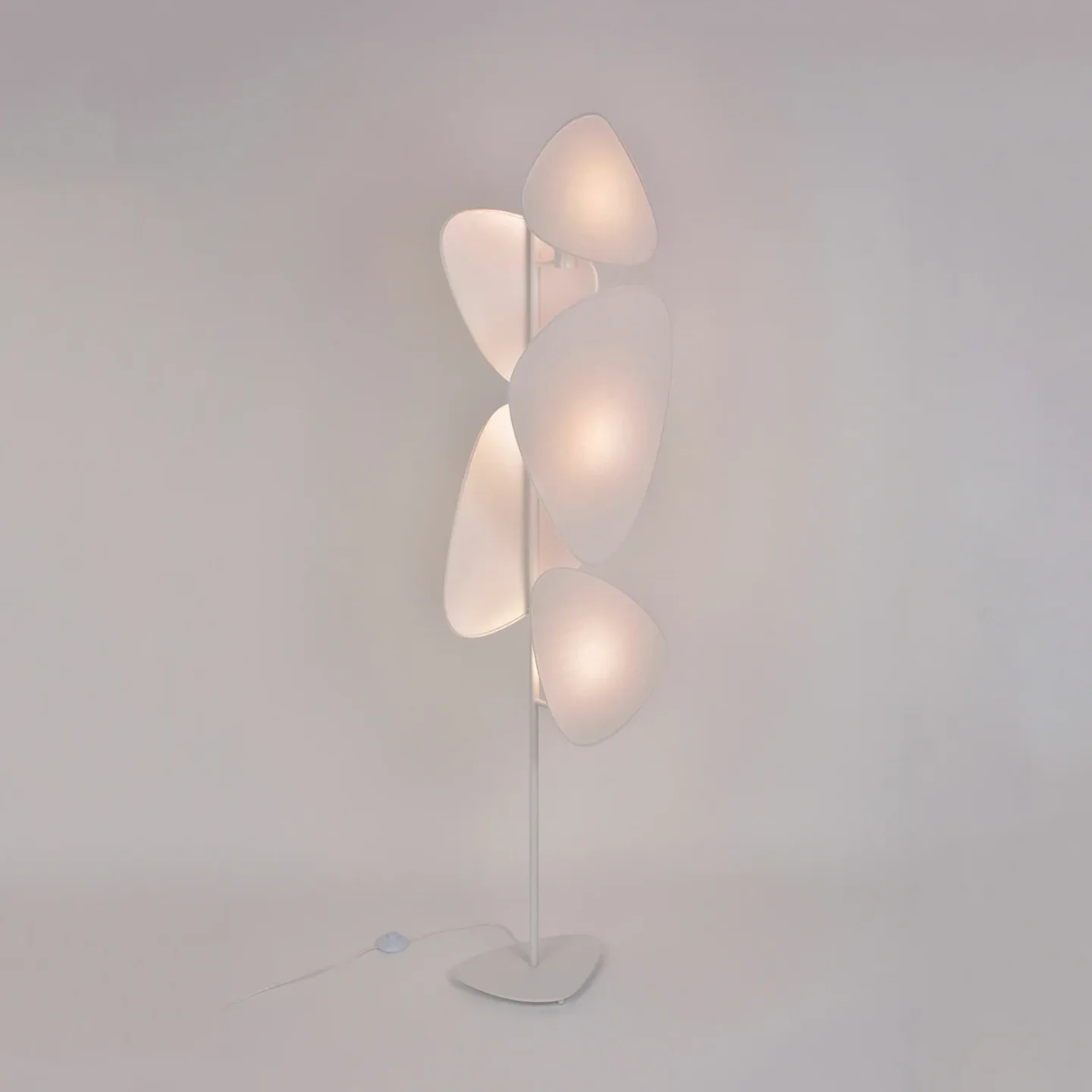 Screen golvlampa papper vit höjd 179 cm - MARKET SET - Sovrum - Metall - Med flera ljuskällor