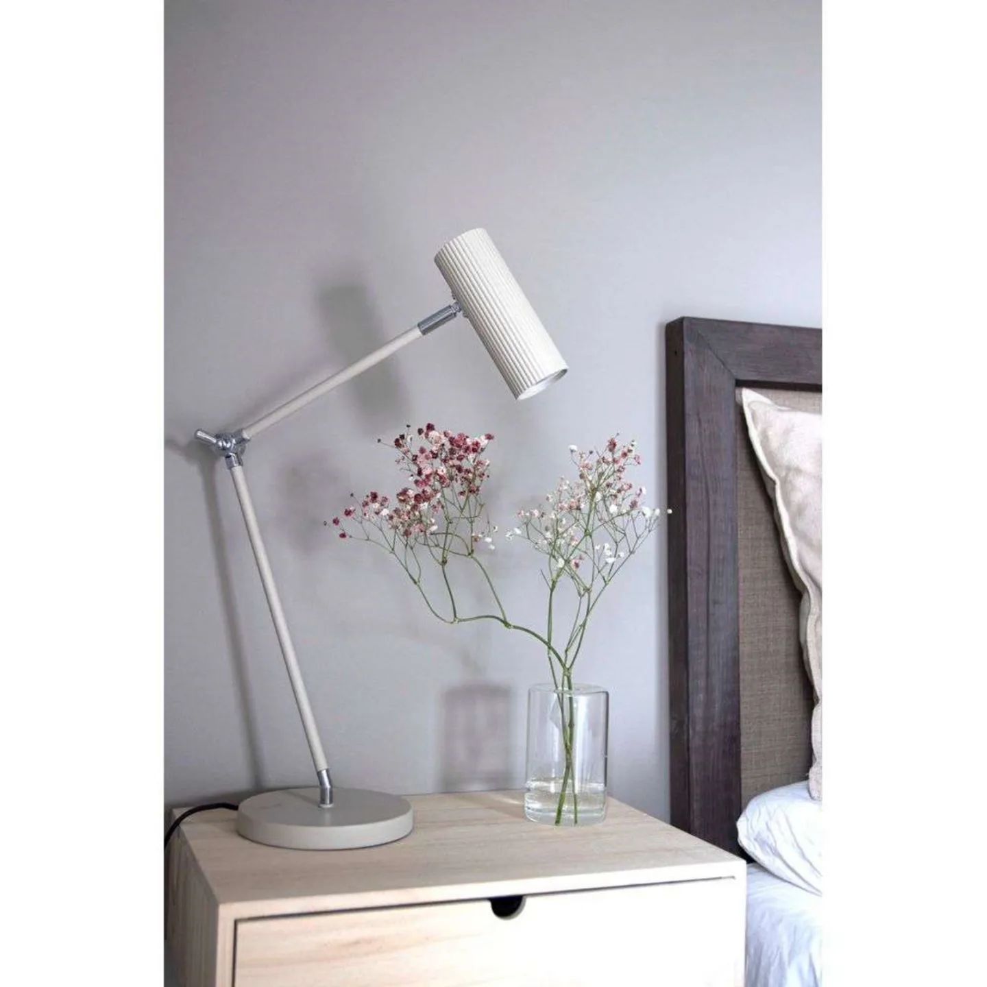 Hubble Read Tischleuchte Beige - Globen Lighting - Schlafzimmer - Design - Metall - Einflammig