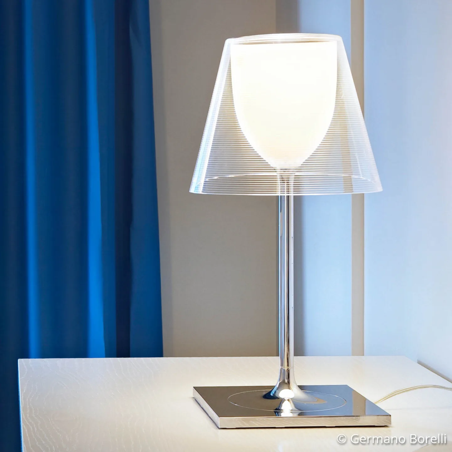 KTribe T1 bordlampe Transparent - FLOS - Stue - Design - Plastik - Med skærm