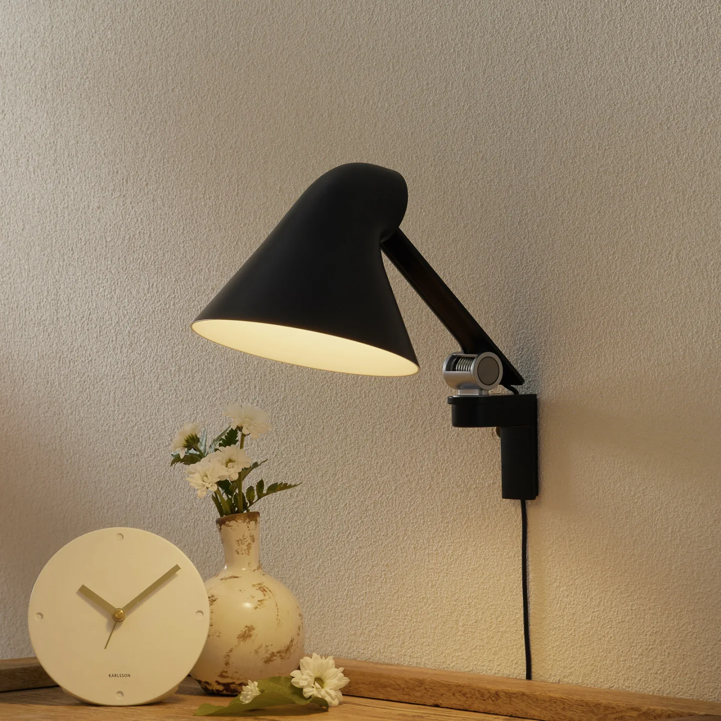 NJP Væglampe Kort Arm Sort - Louis Poulsen - Stue - Design - Metal