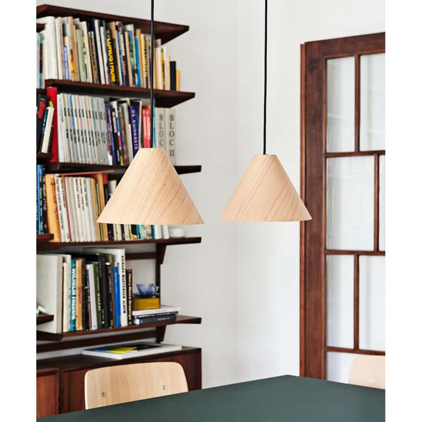 30 Degrees Pendelleuchte M Natural/Soft Black - HAY - Wohnzimmer - Holz