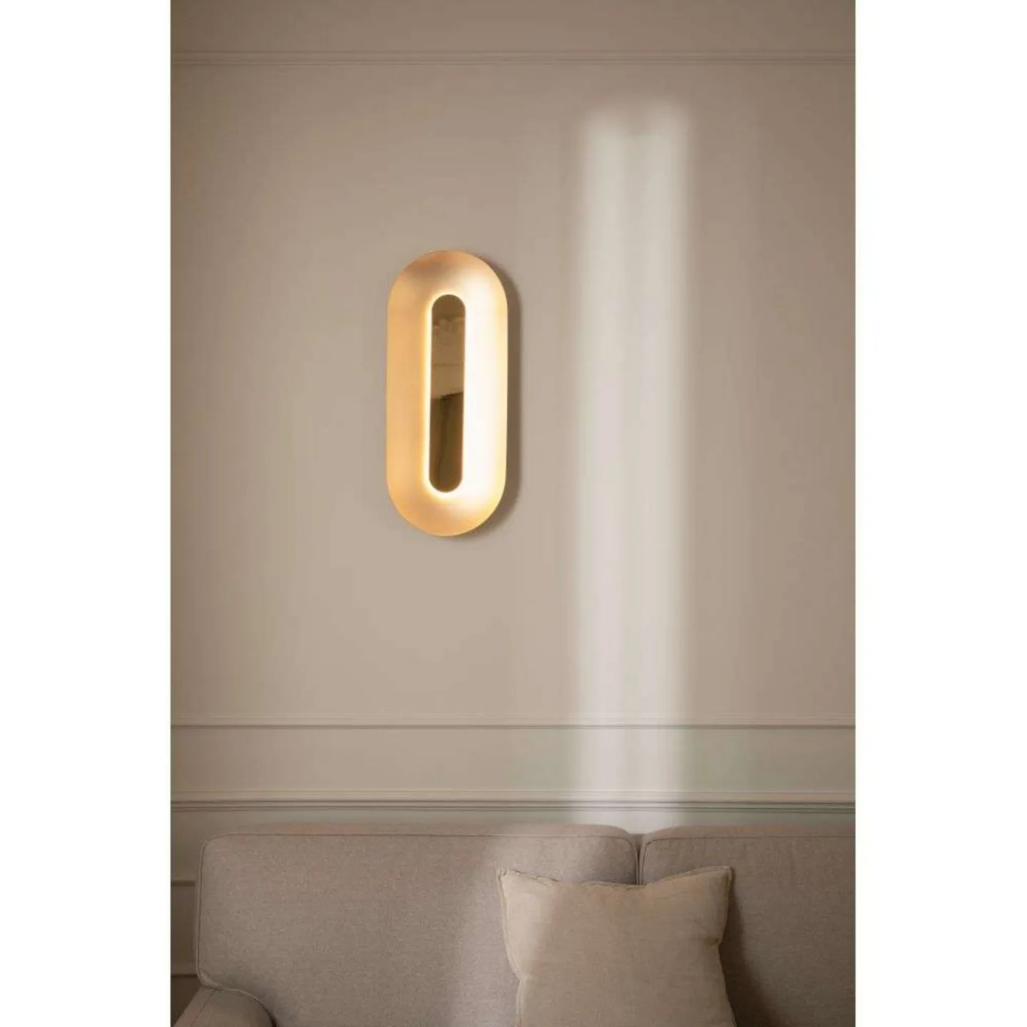 Sasi LED-Wandlampe, Höhe 65cm, messingfarben, Metall - Nuura Nuura Aps - Wohnzimmer - Skandinavisch - Einflammig