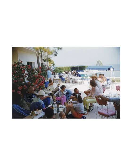 Riviera Crowd