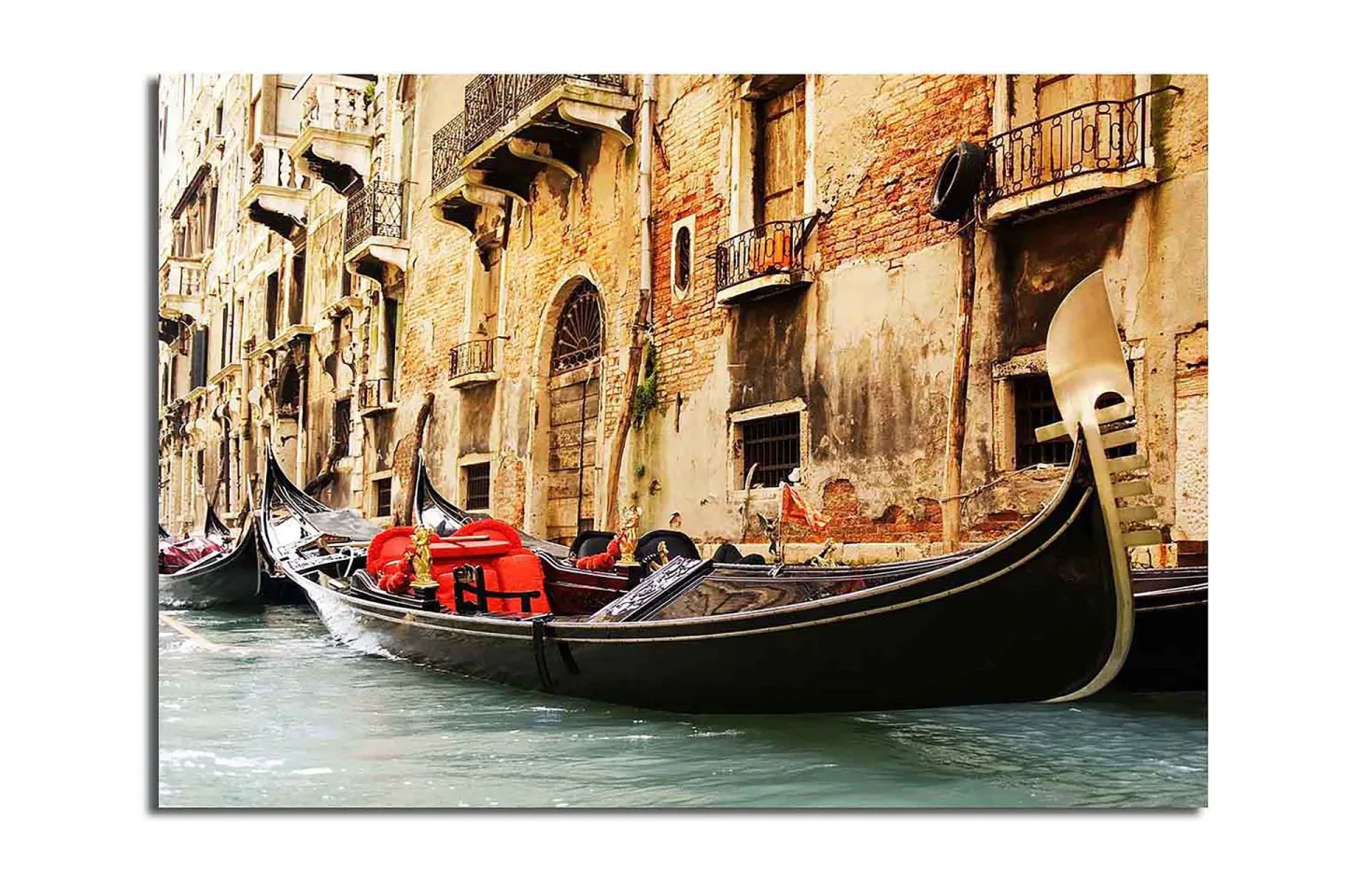 Canvastavla 70x100 cm - Romantisk scen med gondoler som glider fram i en venetiansk kanal - Svart / Röd / Beige