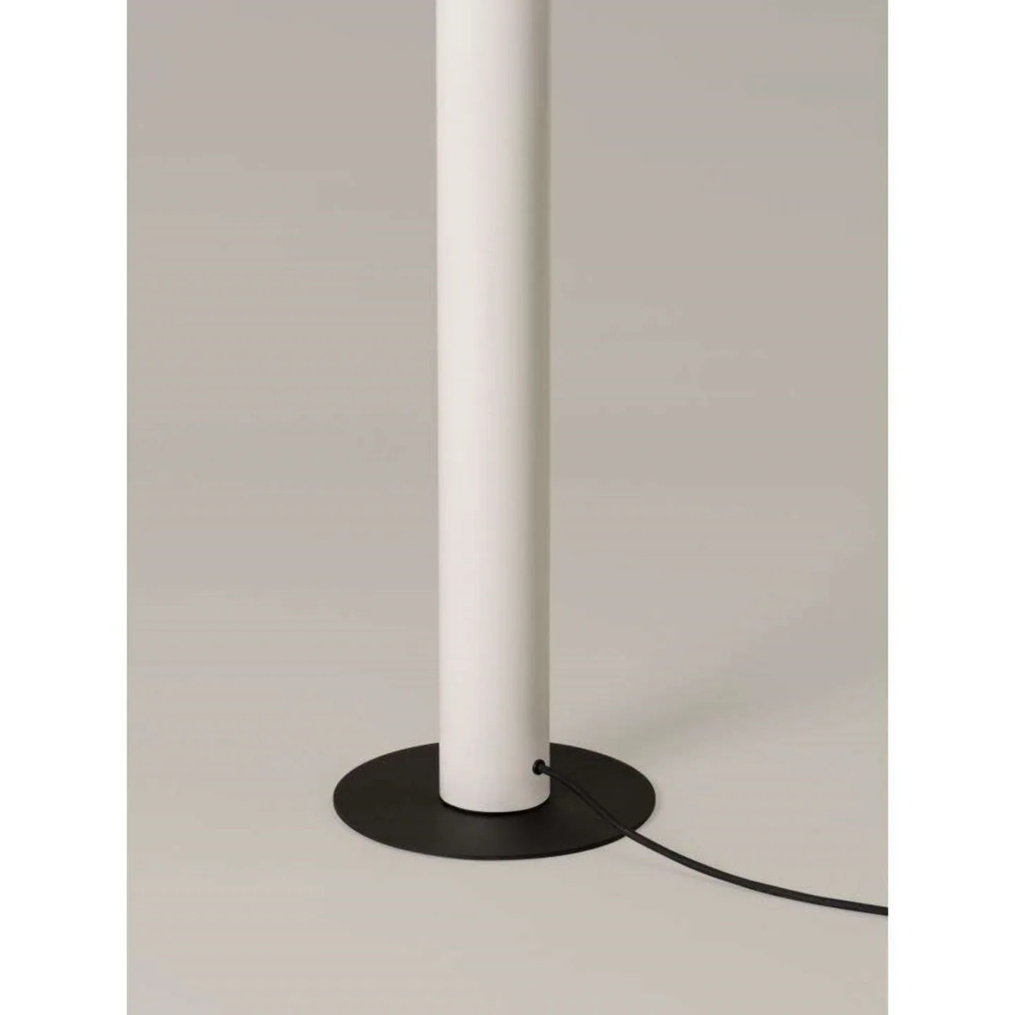 Tatu Pie Golvlampa Vit - Santa & Cole - Vardagsrum - Metall