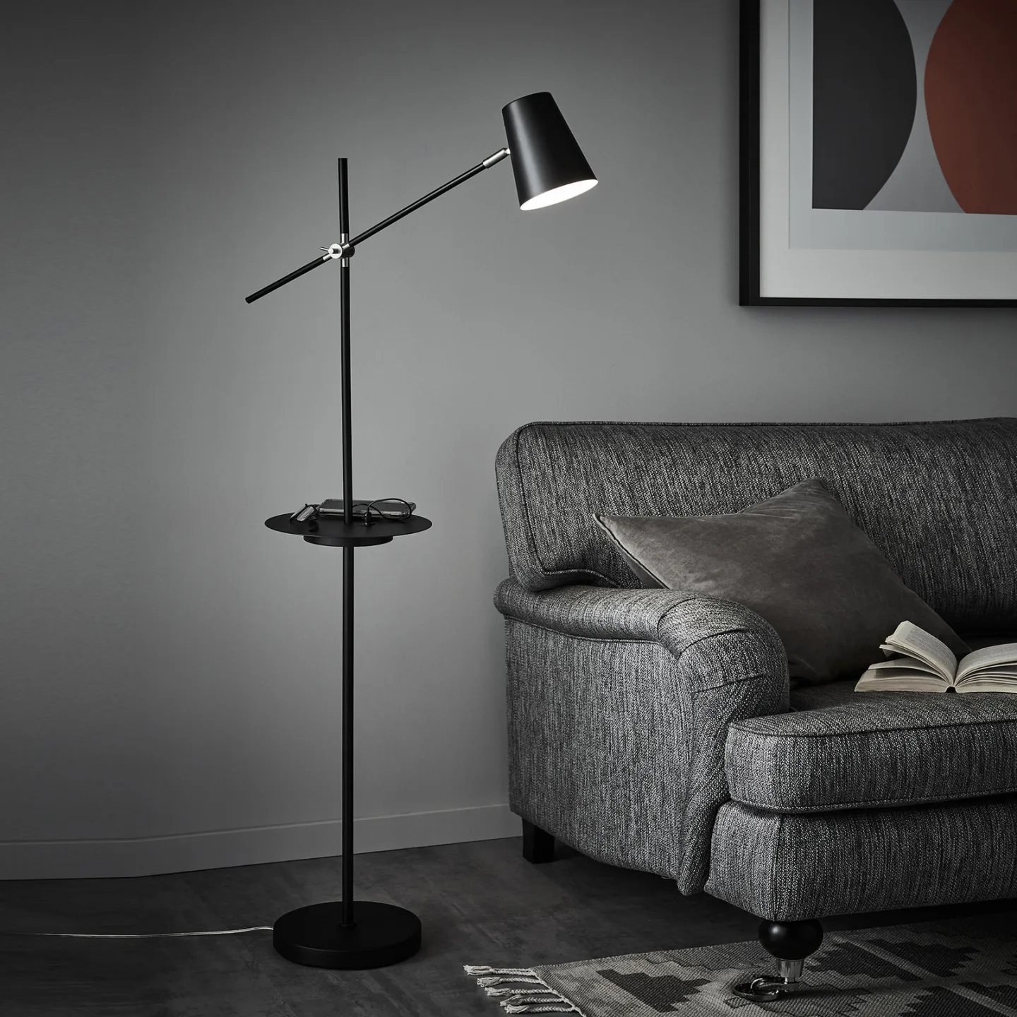Linear Stehleuchte USB Schwarz - Markslöjd - Wohnzimmer - Skandinavisch - Metall - Mit Schirm