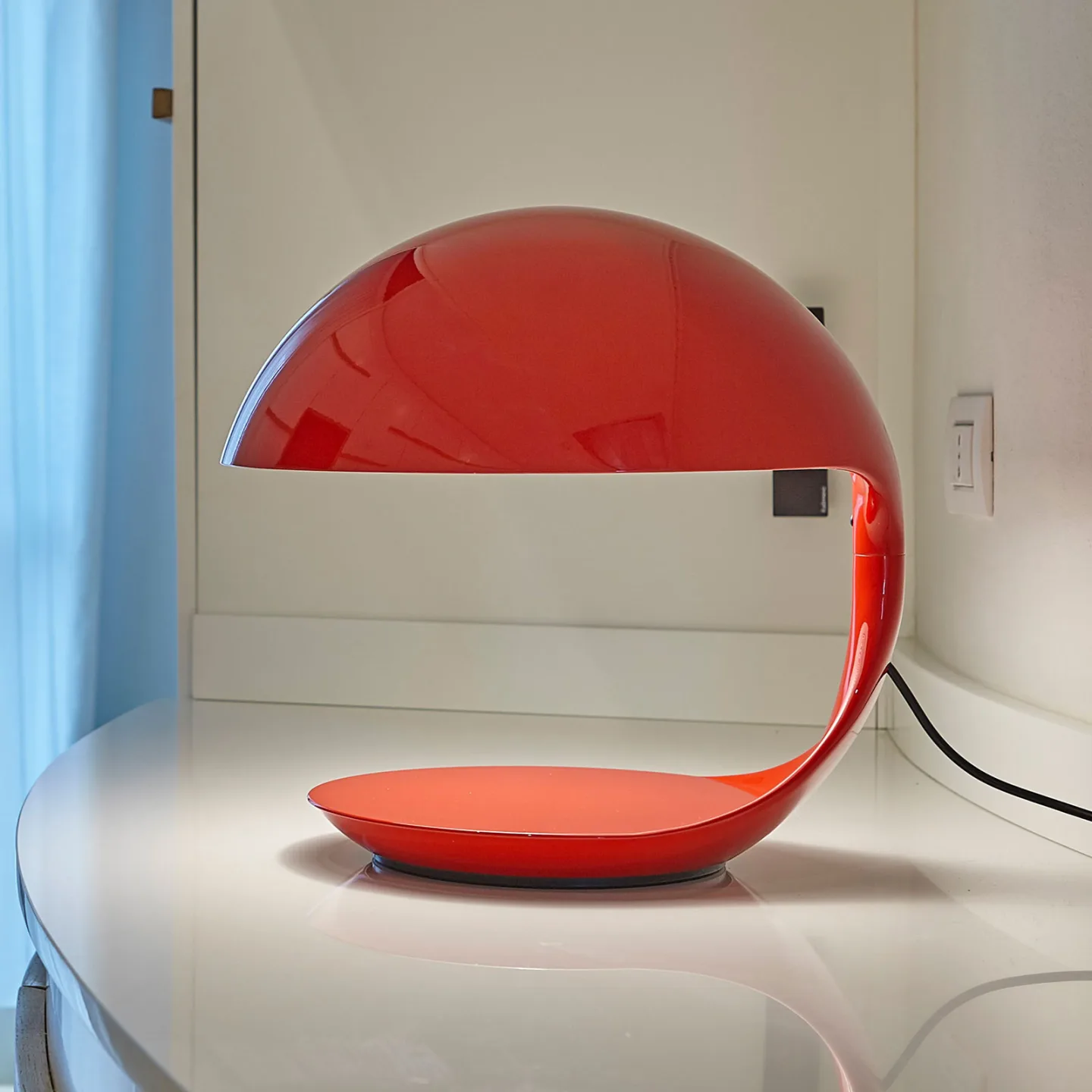 Cobra Retro-Tischleuchte, rot - Martinelli Luce - Wohnzimmer - Design - Kunststoff