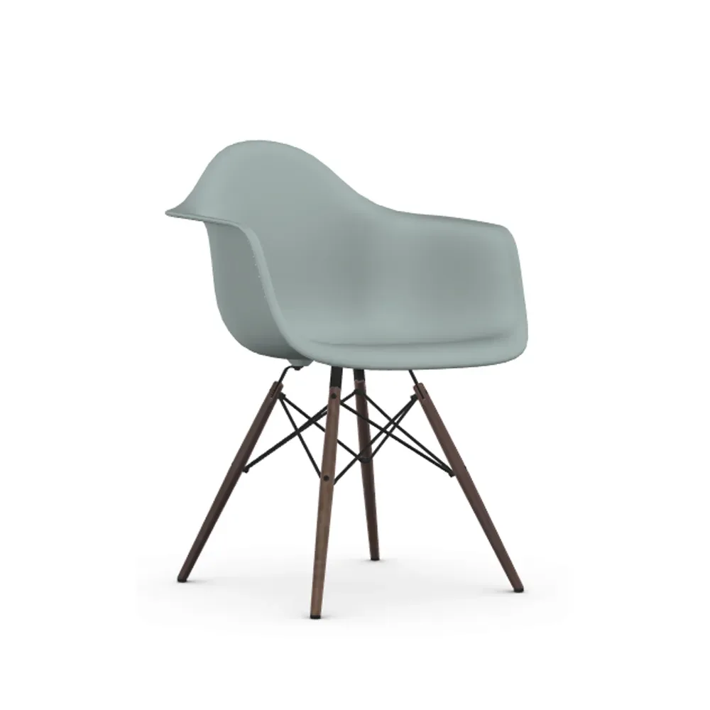 Vitra Eames Plastic Armchair RE DAW stol 24 light grey-dark maple