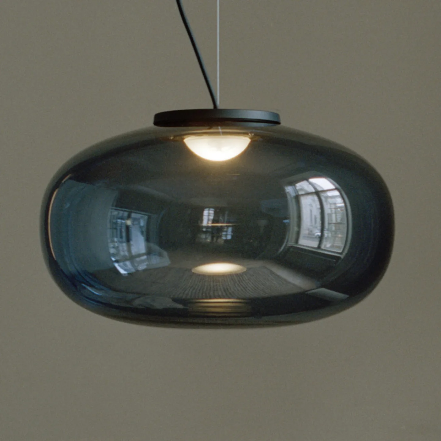 New Works - Karl-Johan Pendant - Large - Smoked Glass - Pendellampor - Signe Hytte - Grå